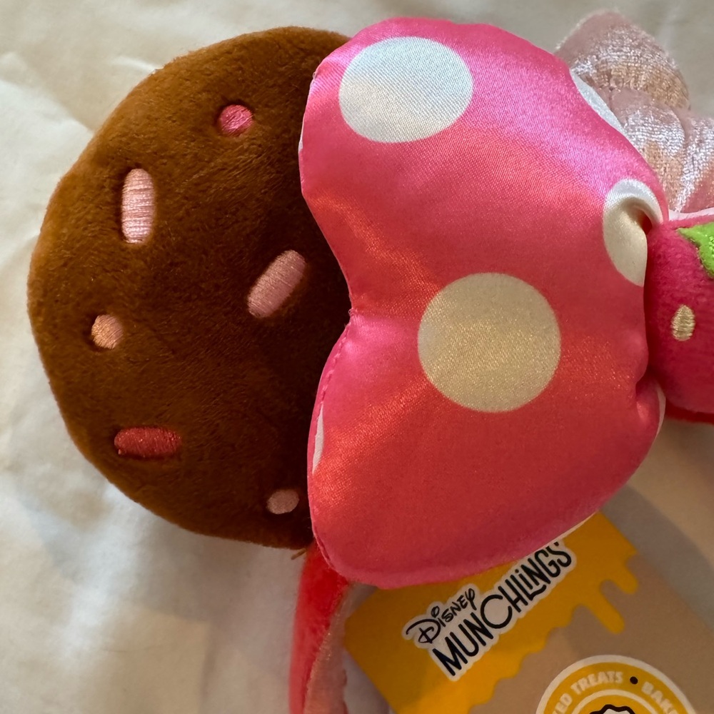 DISNEY MINNIE MOUSE STRAWBERRY MUNCHLINGS EARS - Picture 2 of 5